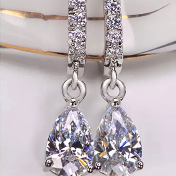 Delicate Pear Drop Earrings Women Crystal High Quality Nice Love Fashion Jewelry - Picture 3 of 3